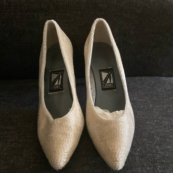 Used - J Renee - beaded cream Heels - cream size 6M - Picture 1 of 8